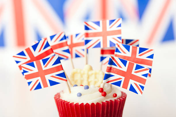 union jack cup bolo com bandeiras - british flag bunting flag english culture - fotografias e filmes do acervo