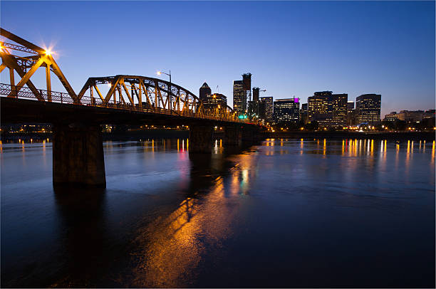 istock Portland Oregon Hawthorne Bridge at Dusk 175399889