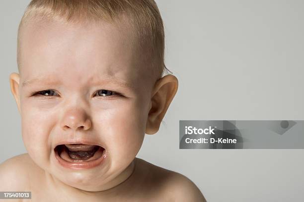 Foto de Bebê e mais fotos de stock de Chorar - Chorar, Bebê, Berrar