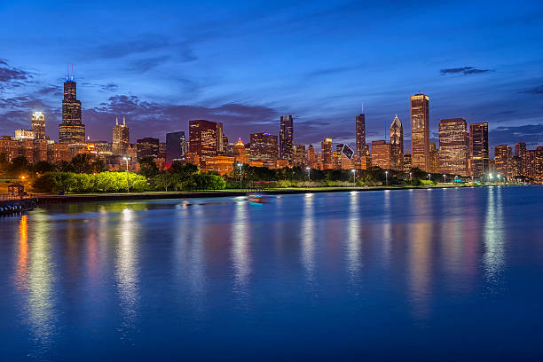 istock Chicago Skyline at dusk   XXXL 175401162