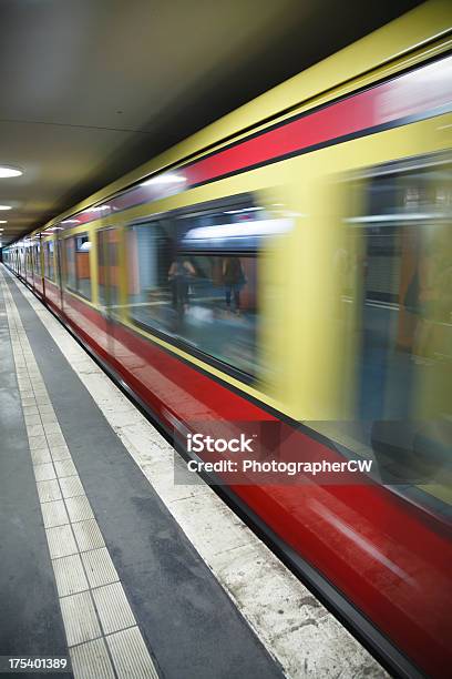 베를린 지하철 교통수단에 대한 스톡 사진 및 기타 이미지 - 교통수단, 기차, 노랑