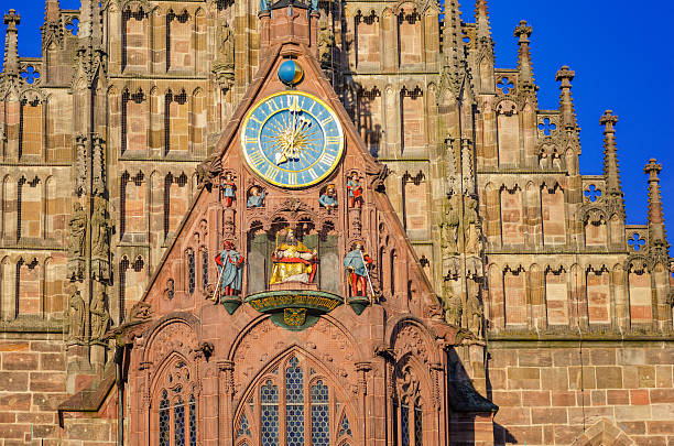 istock Nuremberg Frauenkirche Clock 175401894