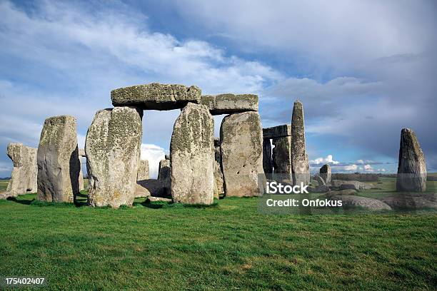 Stonehenge Salisbury Plain Wiltshire England Stockfoto und mehr Bilder von Besuchen - Besuchen, Blau, Britische Kultur