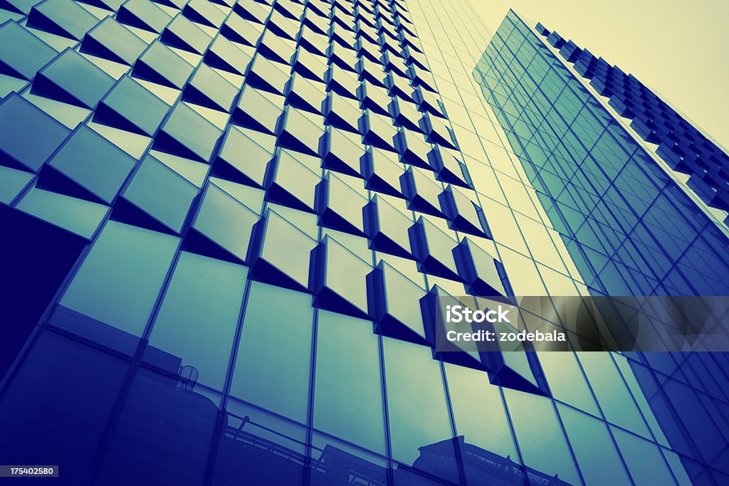 Detalle de vidrio oficina rascacielos en el distrito financiero de - Foto de stock de Londres - Inglaterra libre de derechos