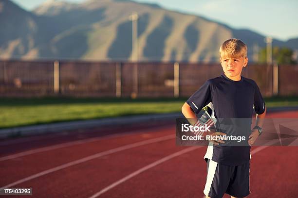 Giovane Atleta Americana - Fotografie stock e altre immagini di 8-9 anni - 8-9 anni, Allenamento, Ambientazione esterna