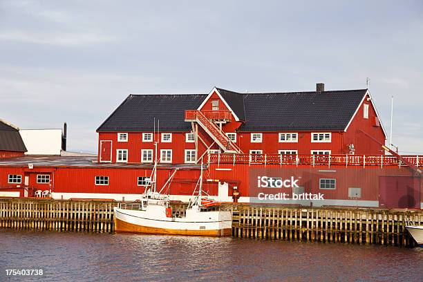 Рыболовная Industri В Северной Норвегии — стоковые фотографии и другие картинки Без людей - Без людей, Горизонтальный, Красный