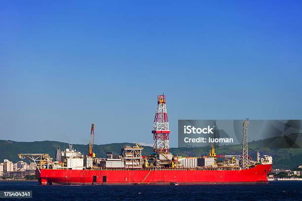 Ölplattform Unterstützt Schiff Stockfoto und mehr Bilder von Anker werfen - Anker werfen, Ausrüstung und Geräte, Baum