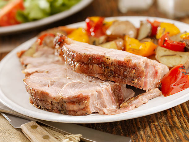 돼지고기 구이 디너 - pork roast pork roasted meat 뉴스 사진 이미지