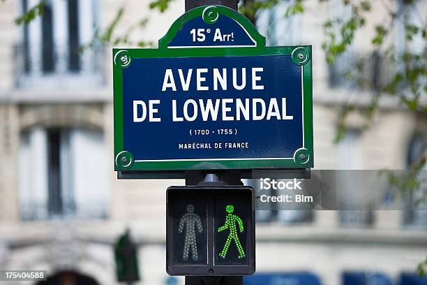 Straßenschild In Paris Stockfoto und mehr Bilder von Straßenschild - Straßenschild, Alt, Ampel