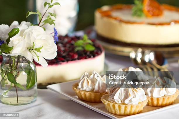 Postres Variados Foto de stock y más banco de imágenes de Limón - Limón, Aire libre, Al horno