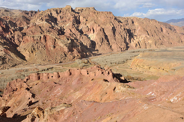 istock Red mountains and Shahr-e Nau Old fort, Afghanistan 175405074