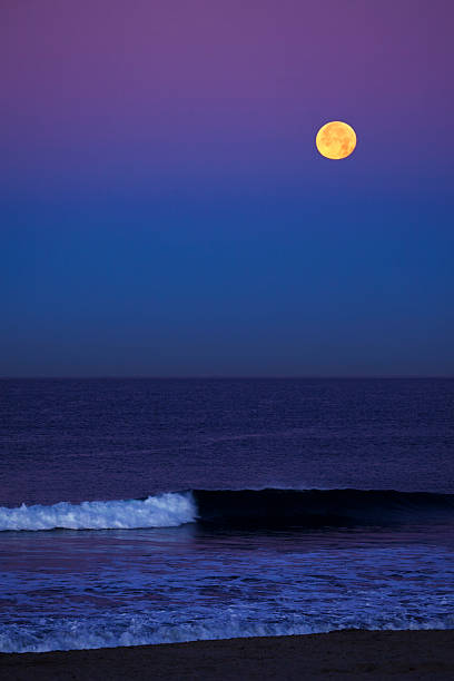 istock Moon Over Ther Pacific Ocean at Early Sunrise 175406248