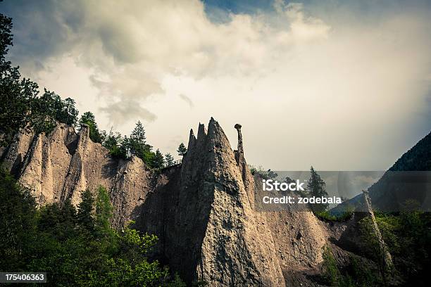 Formacja Skalna W Naturalny Park Trentino Alto Adige Włochy - zdjęcia stockowe i więcej obrazów Alpy