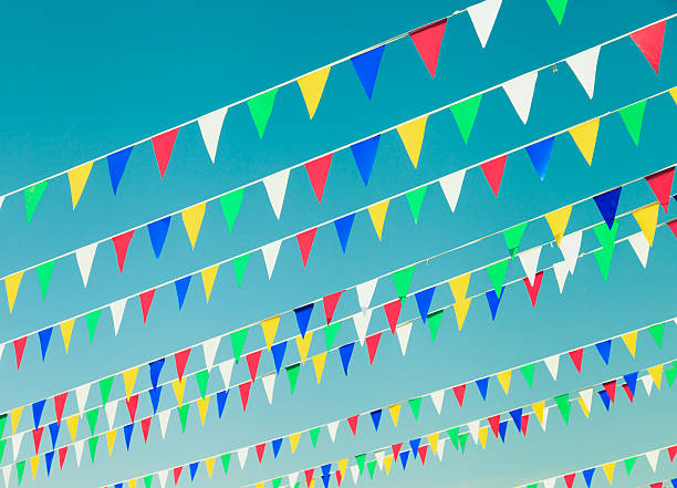 bunting flags - flag pennant party carnival stock-fotos und bilder
