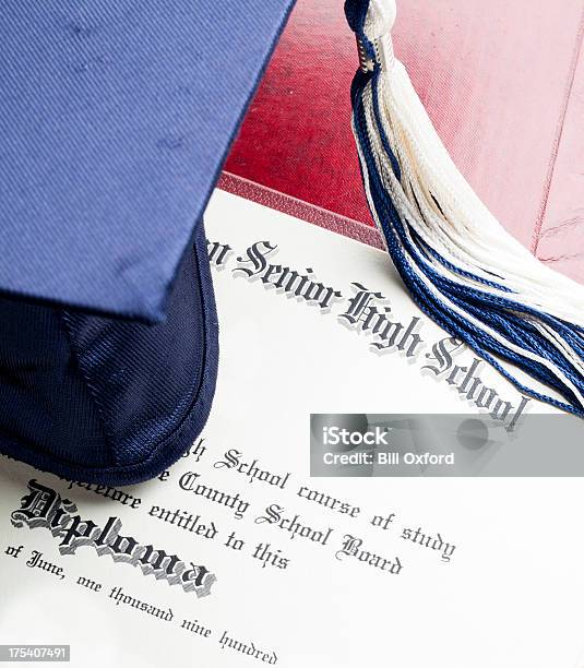 Foto de De Graduação Do Ensino Médio e mais fotos de stock de Diploma - Diploma, Colégio - Educação, Certidão