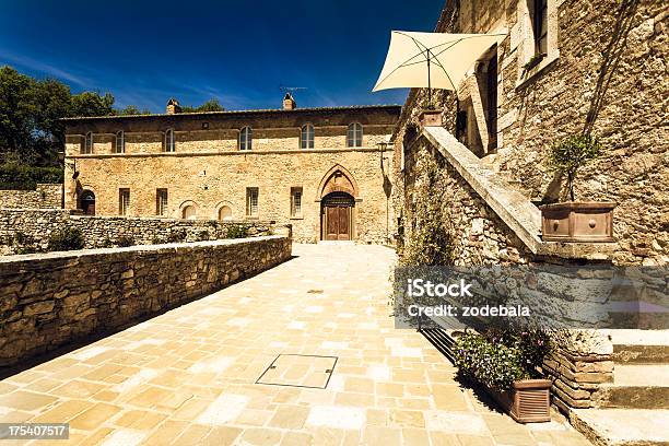 Photo libre de droit de Ville Médiévale Bagno Vignoni En Toscane Italie banque d'images et plus d'images libres de droit de Antiquités - Antiquités, Arc - Élément architectural, Architecture