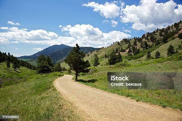 Senda De Excursionismo En Boulder Colorado Foto de stock y más banco de imágenes de Colorado - Colorado, Montaña, Aire libre