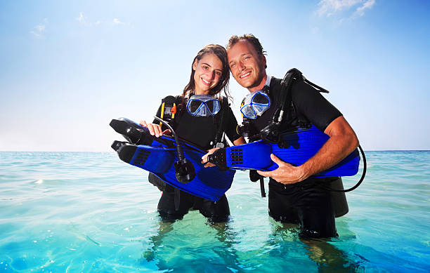 istock Beautiful diving couple looking at camera. 175409694