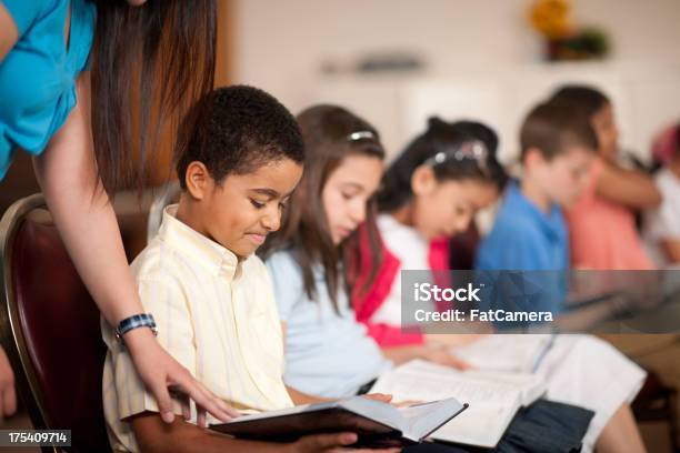 Religiose Programma Per Bambini - Fotografie stock e altre immagini di Bambino - Bambino, Educazione, Chiesa