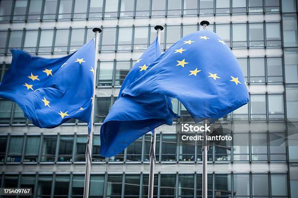 Foto de Bandeiras Europeia e mais fotos de stock de Comunidade Europeia - Comunidade Europeia, Bandeira da Comunidade Européia, Europa - Locais geográficos