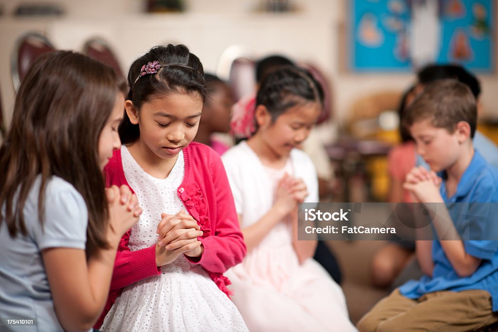 Religieux programme pour les enfants - Photo de Église libre de droits