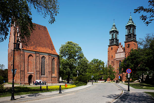 istock Poznan Ostrow Tumski 175410245