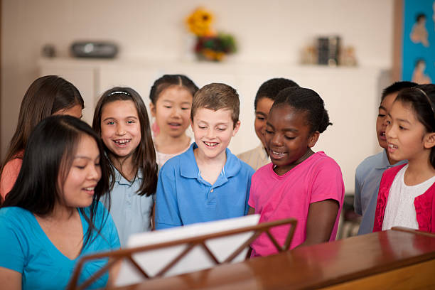 Children's religious program Children's choir singing together. sing praise stock pictures, royalty-free photos & images