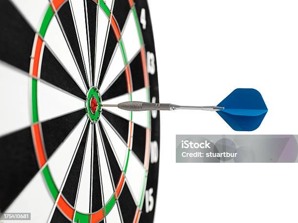 Bullseye Foto de stock y más banco de imágenes de Blanco - Artículos deportivos - Blanco - Artículos deportivos, Centro del Blanco, Color - Tipo de imagen