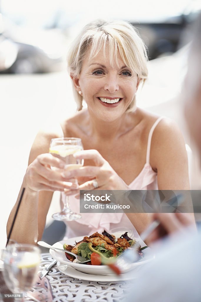 Venite cena con me - Foto stock royalty-free di Coppia anziana