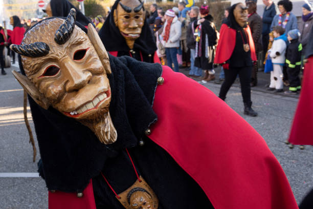 독일 오버키르히의 전통 카니발 퍼레이드 - costume stage costume sunlight carnival 뉴스 사진 이미지