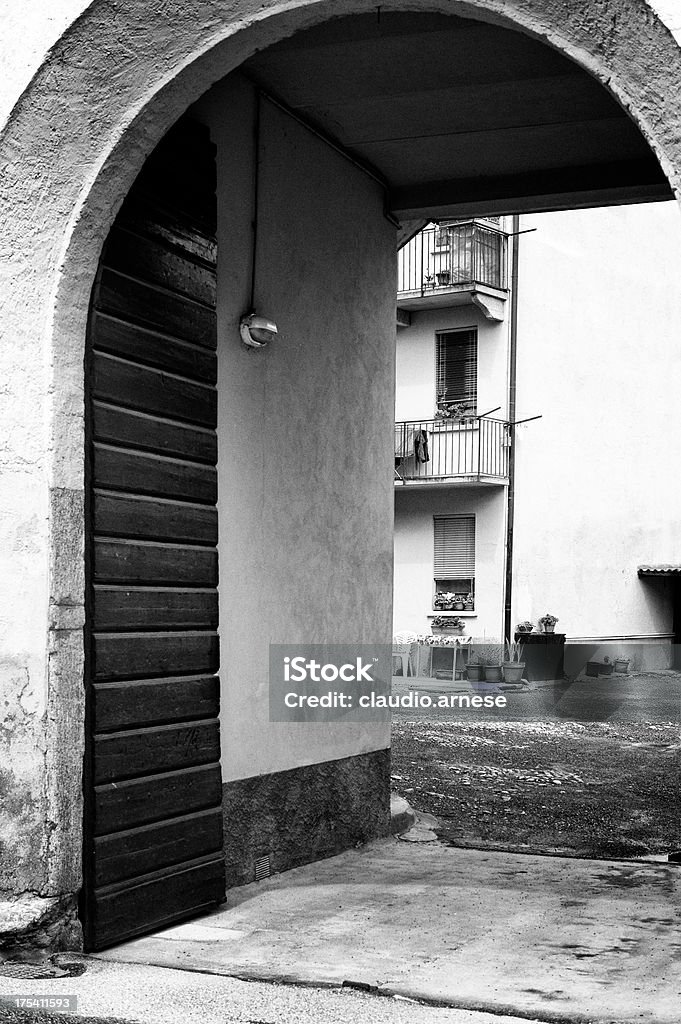 Aprire la portiera anteriore. Bianco e nero - Foto stock royalty-free di Antico - Vecchio stile