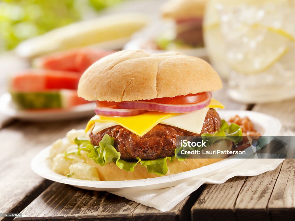 Cheeseburger i Lemoniada - Zbiór zdjęć royalty-free (Burger)