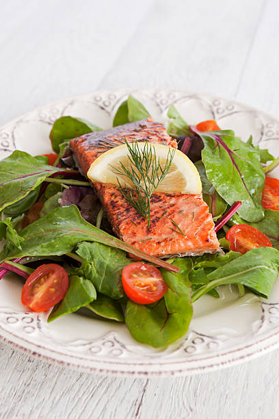 istock Salmon on green salad 175412873