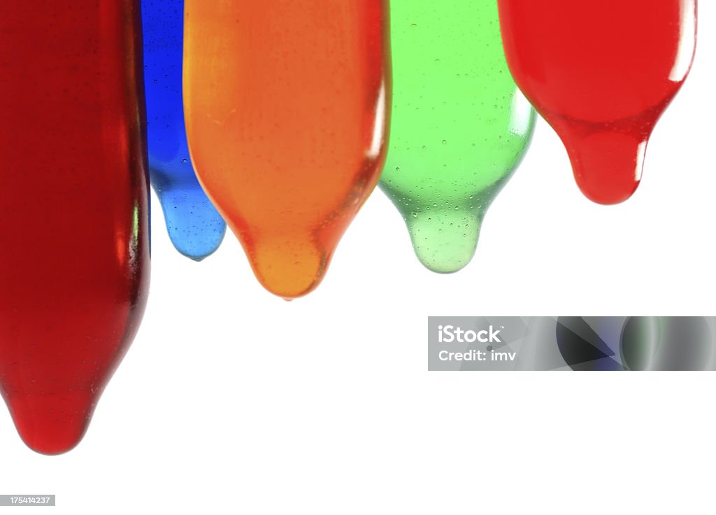Kolorowe prezerwatywy wiszący - Zbiór zdjęć royalty-free (Bezpieczeństwo)