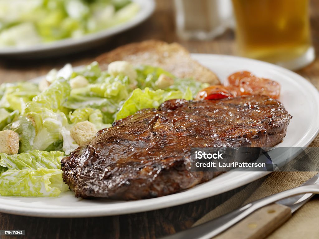 Cena di bistecca - Foto stock royalty-free di Al sangue