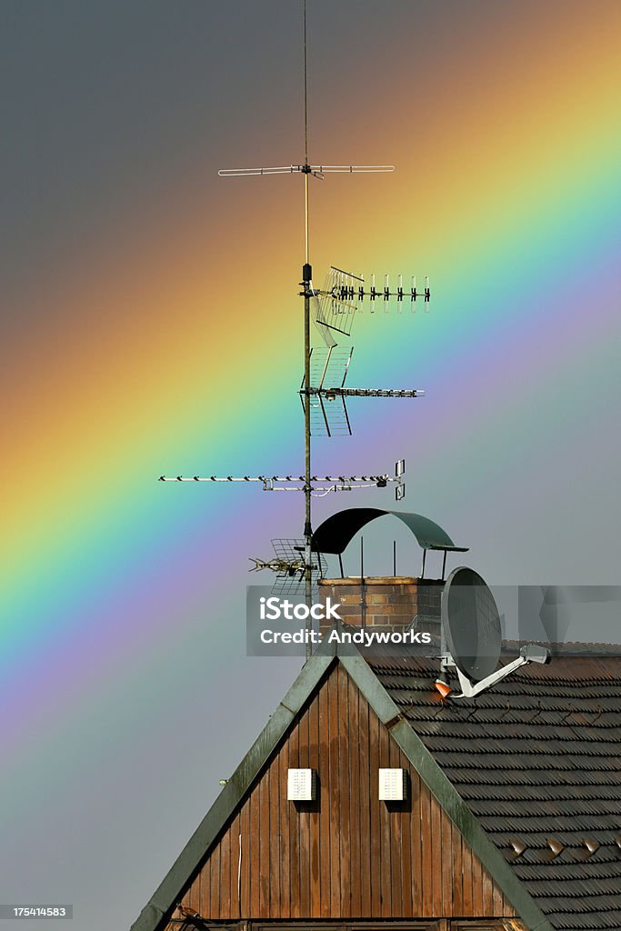 Antenne auf dem Dach mit Regenbogen - Lizenzfrei Antenne Stock-Foto