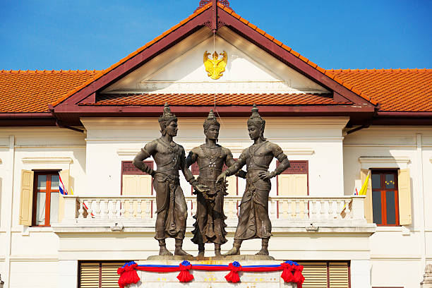 Three great kings of Thailand are imortalised in this monument in the heart of Chiang Mai. King Mengrai founded Chiang Mai in 1296 and made it the capital of his kingdom of Lanna. His friends, King Ramkanghaeng of Sukothai and Prince Ngam Muang of Phayao, assisted in the planning of the city. The monument remembers the three kings.