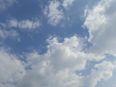 Arabia Saudita, Al-Bahá, cielo azul con nubes photo