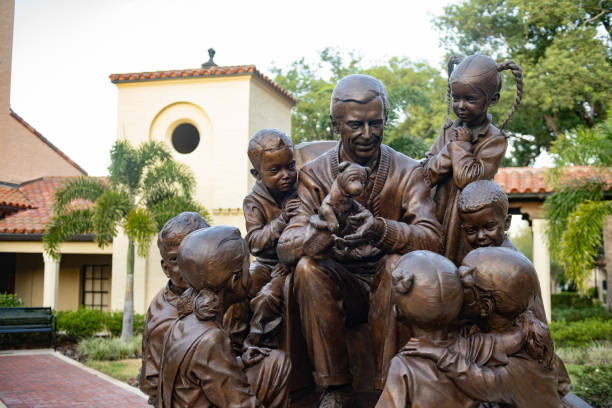 In Winter Park, a bronze commemorative sculpture of Mr. Rogers with children can be seen on the Rollins College Campus.