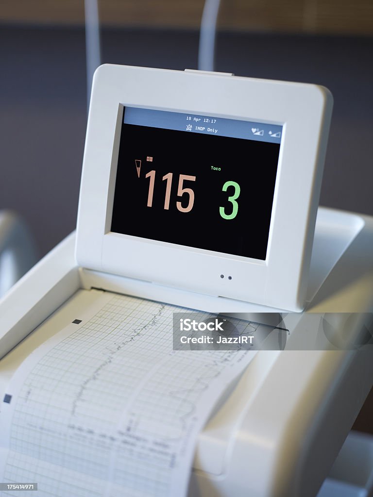 Cardiogram machine, gros plan - Photo de Auscultation au stéthoscope libre de droits