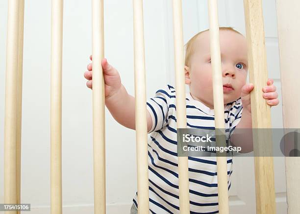 Portão De Bebé - Fotografias de stock e mais imagens de Bebé - Bebé, Prisão, Portão