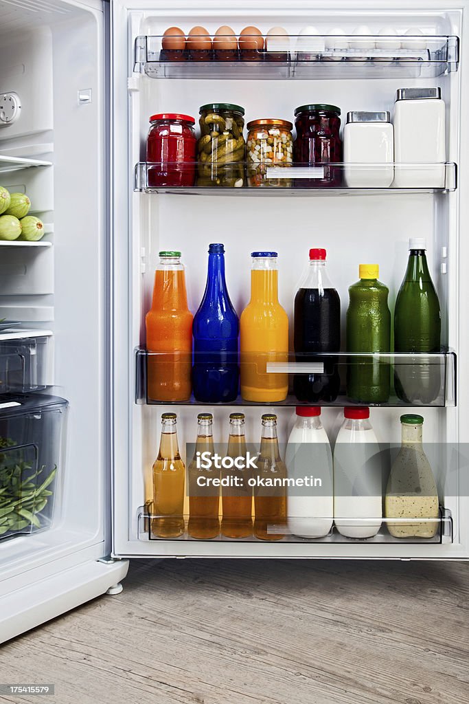 Un refrigerador - Foto de stock de Botella libre de derechos