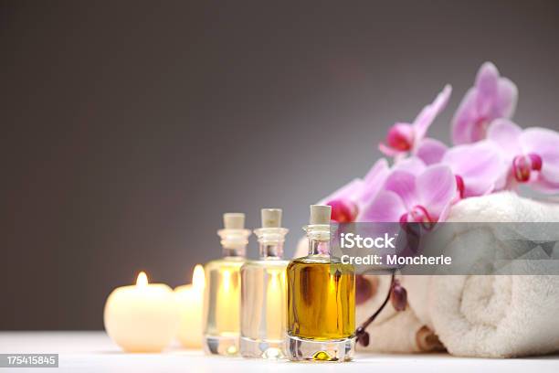 Aromatherapieöl Stockfoto und mehr Bilder von Parfüm - Parfüm, Aromatherapie, Orchidee