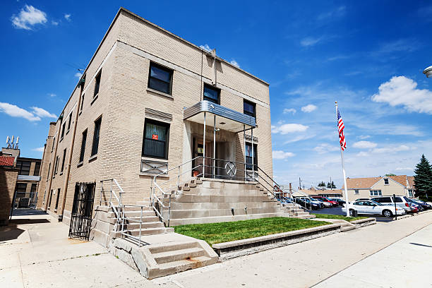 igreja de saint turibius rectory elsdon, em west chicago - american flag architectural feature architecture chicago - fotografias e filmes do acervo