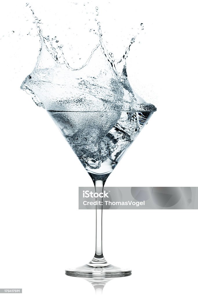 칵테일 튀기다-각얼음 마르티니 음료입니다 유리컵 - 로열티 프리 마티니 스톡 사진