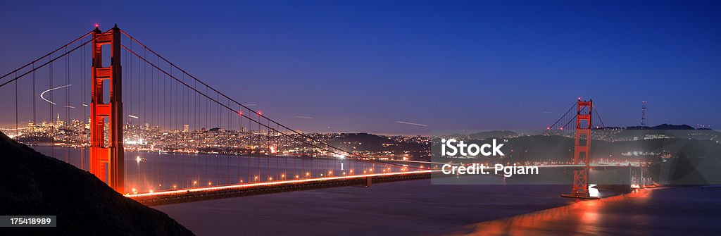 Golden Gate Bridge at night - Foto de stock de California libre de derechos