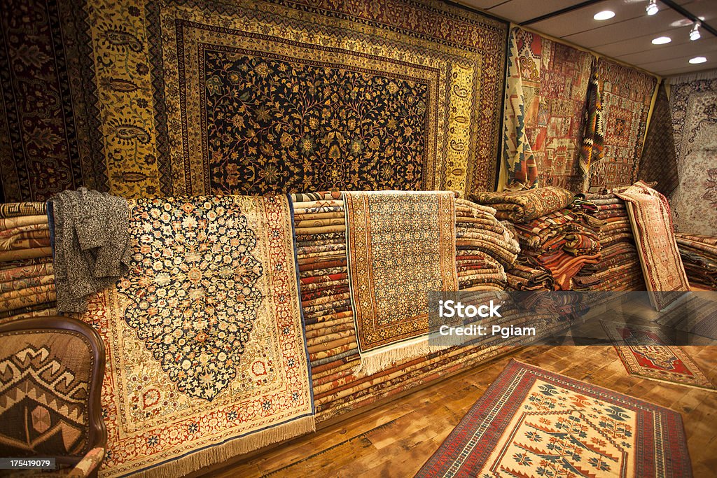 Interior de la tienda de alfombras - Foto de stock de Manufacturar libre de derechos