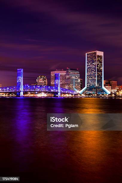 Photo libre de droit de Panorama Nocturne De Jacksonville En Floride banque d'images et plus d'images libres de droit de Floride - Etats-Unis - Floride - Etats-Unis, Jacksonville - Floride, Architecture