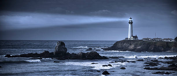 바다 및 피존 포인트 등대, 캘리포니아 - coastline california northern california cliff 뉴스 사진 이미지