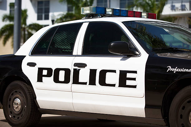 istock Police car and sirens 175419367